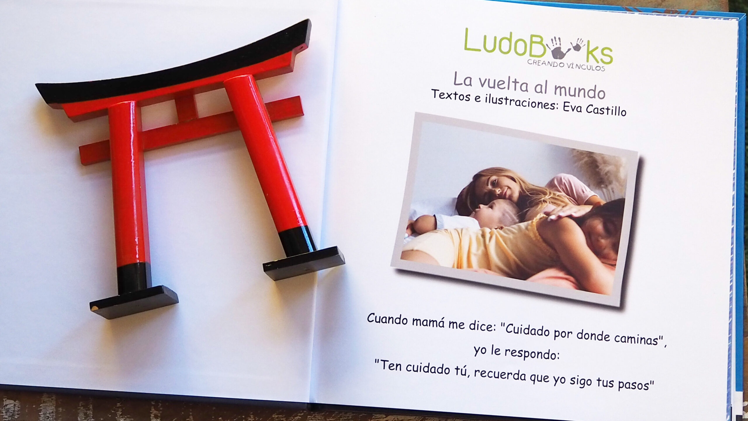Páginas del cuento personalizado La vuelta al mundo con mamá