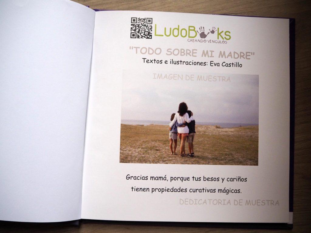 Foto de ecografía en libro personalizado para mamá