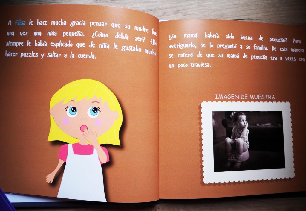 Foto de mamá con sus hijos en libro personalizado