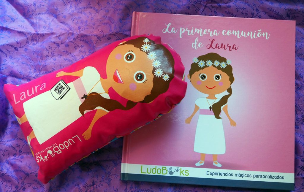 Libro personalizado de comunión abierto