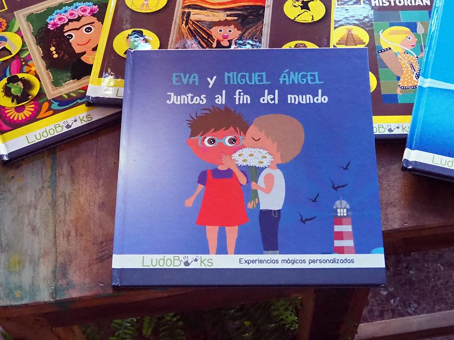 Juntos al fin del mundo - Libro personalizado para enamorados